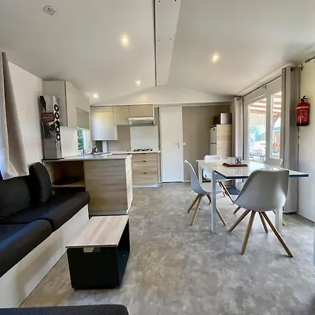 Holiday home Neuf Avec Belle Terrasse Couverte Et Piscine