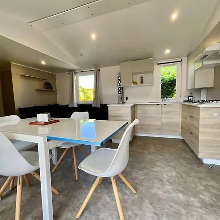 Neuf Avec Belle Terrasse Couverte Et Piscine