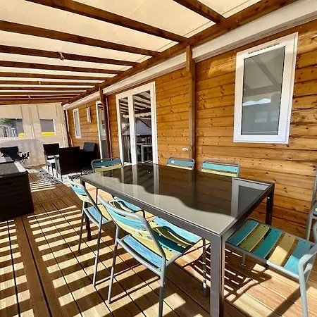 Neuf Avec Belle Terrasse Couverte Et Piscine *